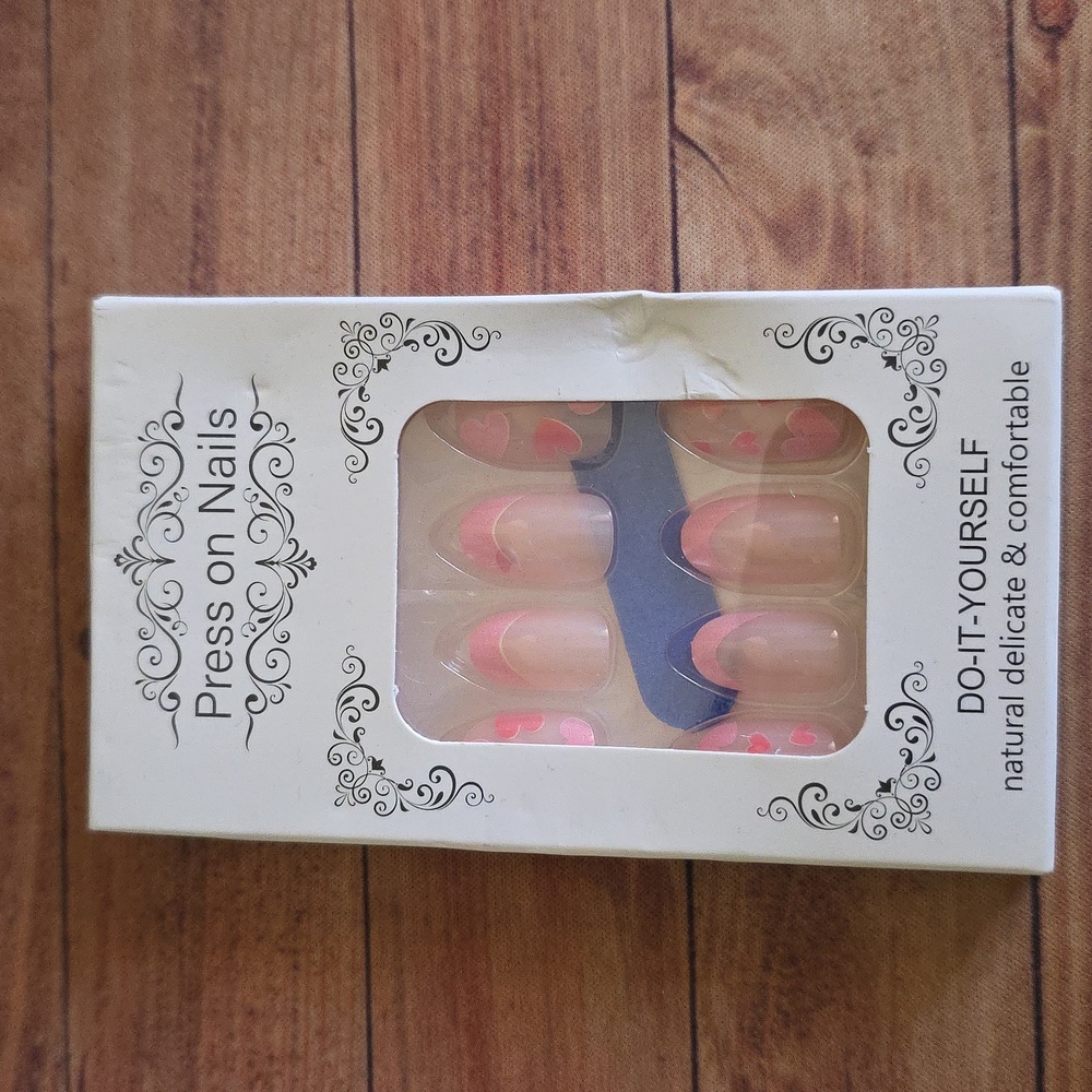 Press On Nails Do-It-Yourself Pink Hearts Natural Delicate and Comfortable